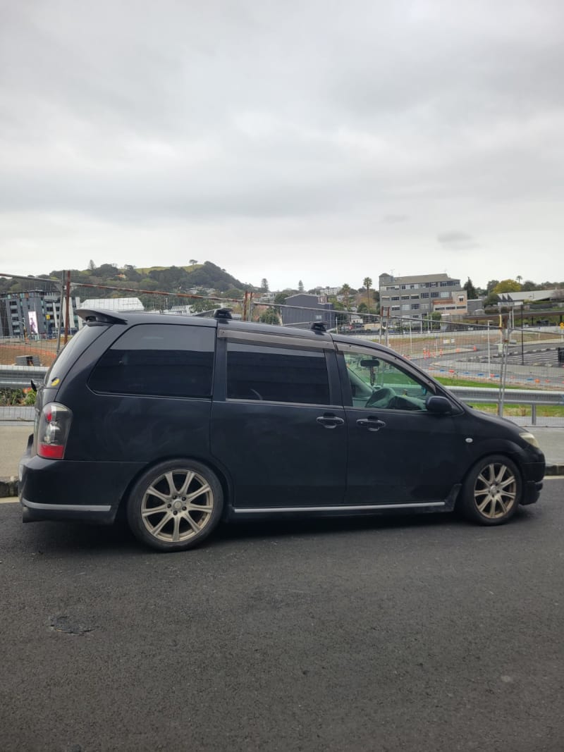 Mazda MPV — photo 1