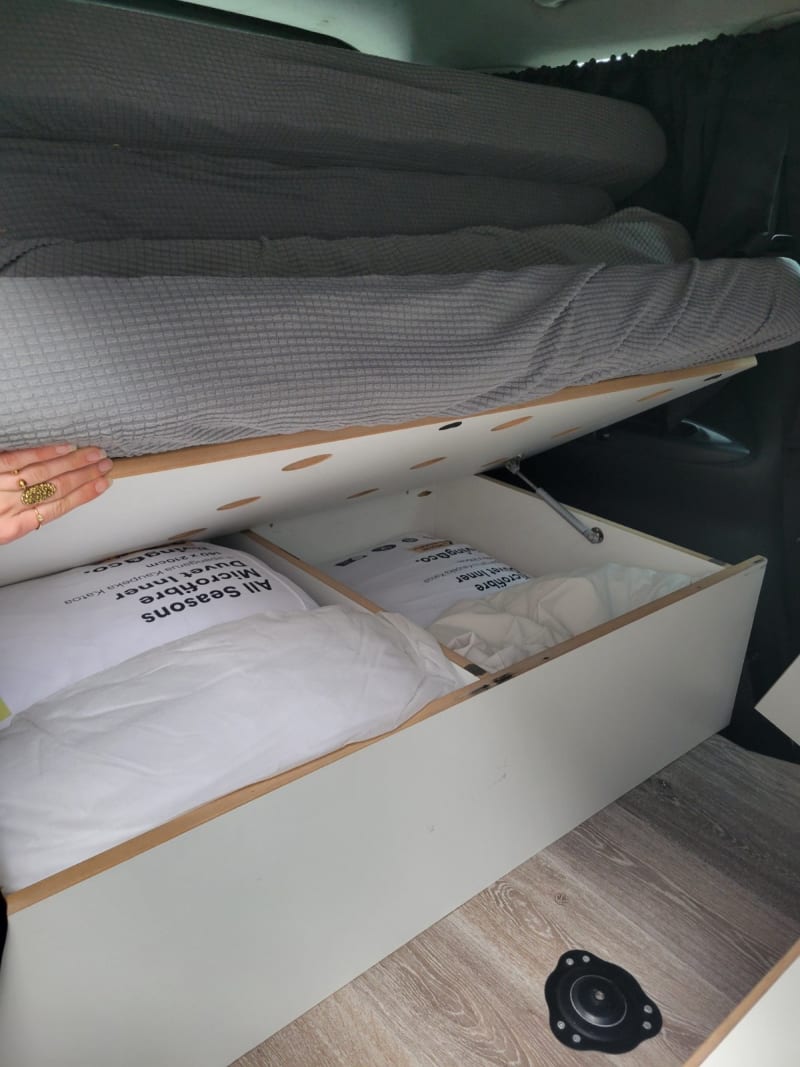 Mazda MPV — photo 4