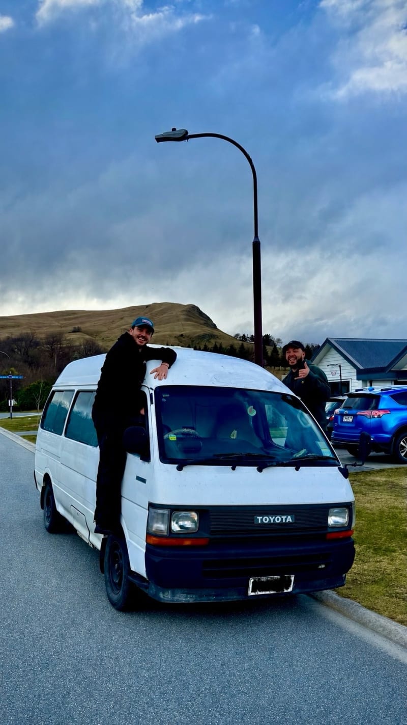 Toyota Hiace High Roof  — photo 1