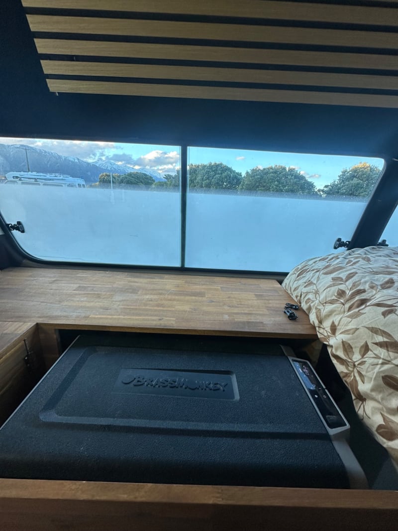 Toyota Hiace High Roof  — photo 4