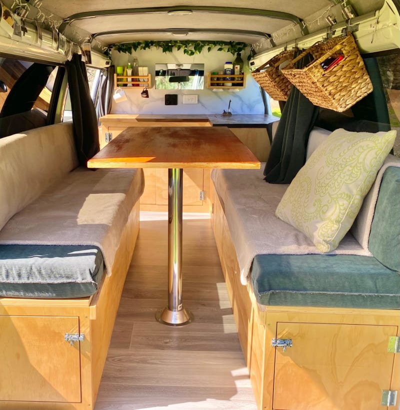 Mitsubishi L300 Campervan — photo 5