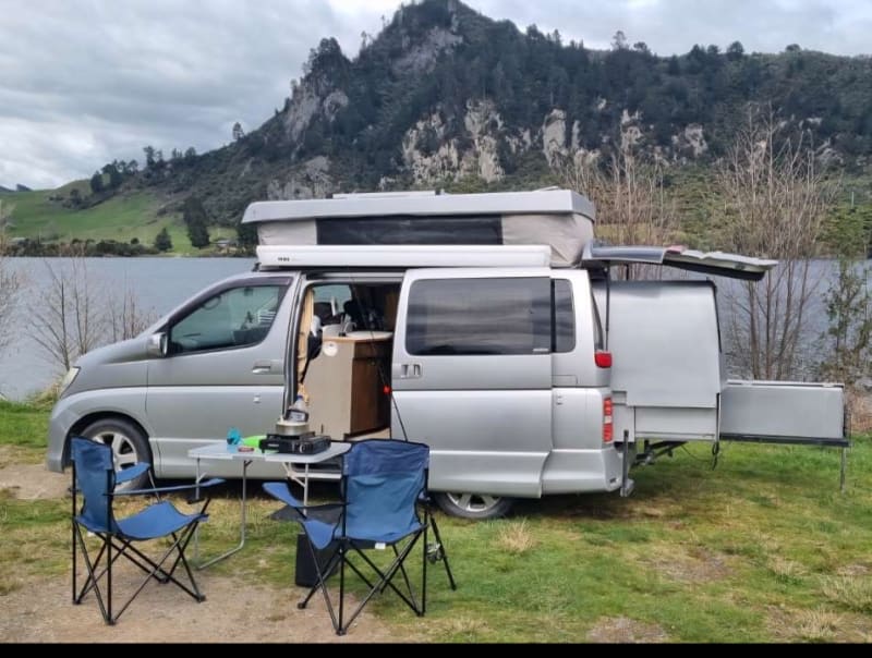 NISSAN ELGRAND HIGH ROOF 2005 – 161,500 KM – UNIQUE CAMPERVAN + SLIDING BED EXTENSION — photo 2