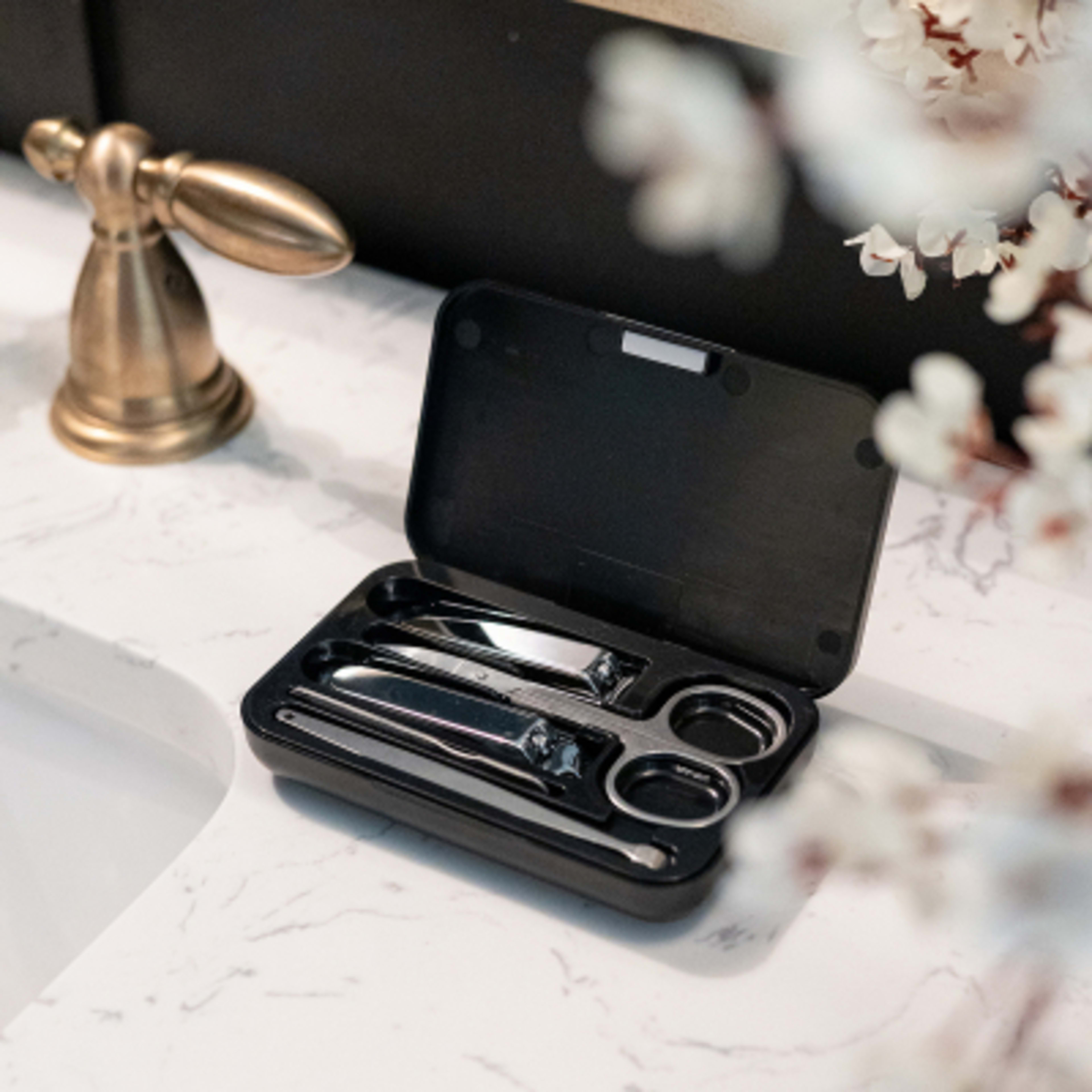 Manicure Set 5-Piece Complete Kit - 4 x 2.5 in