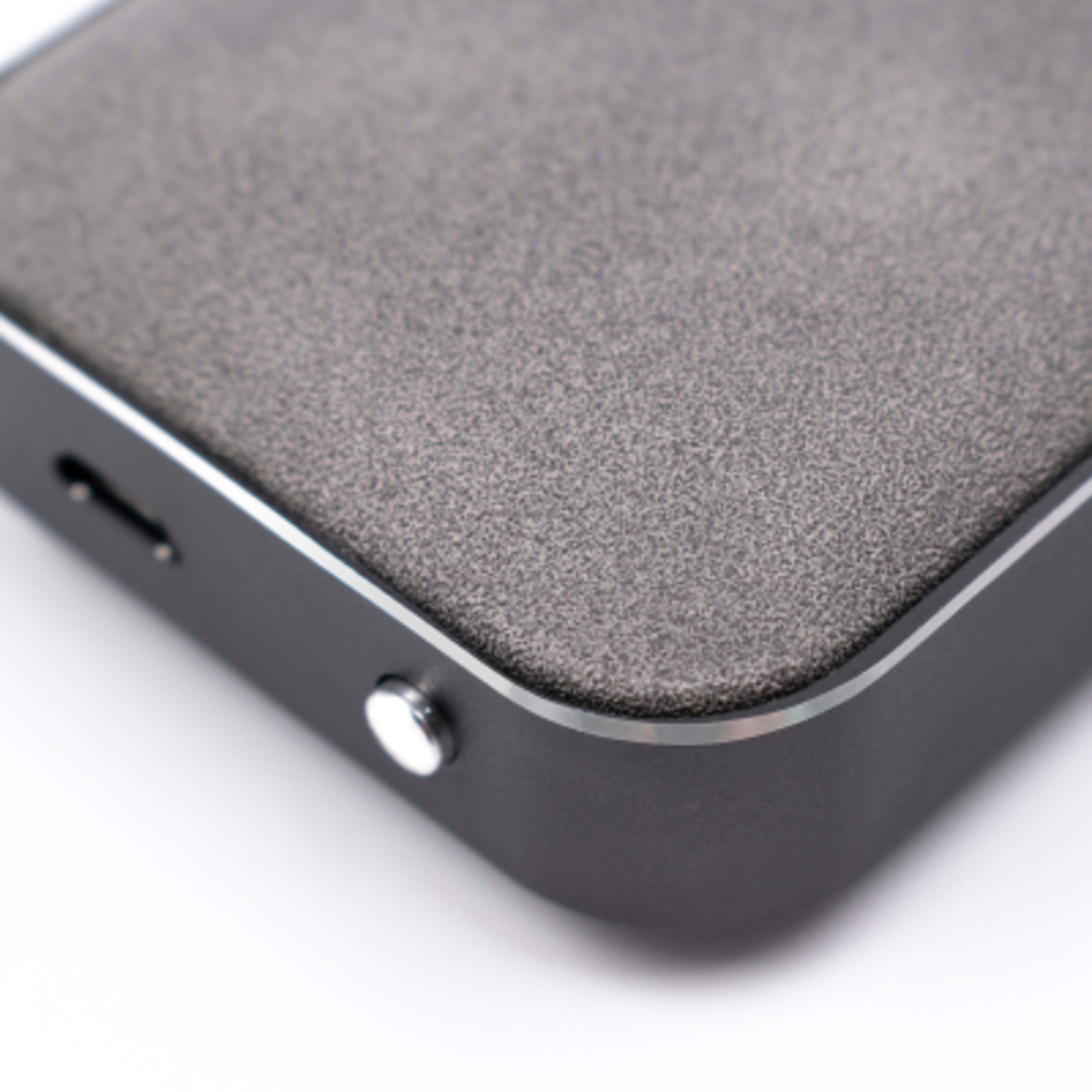 Speaker Nano Bluetooth 5.0 Wireless Microphone - 4.88 x 1.85 in - Inuse1 - product view 3