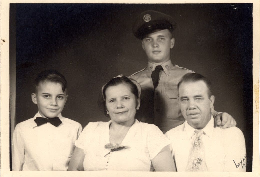 Wilbur Eugene Jeffery (Back)
 Monroe Edwin Jeffery, Jessie
 Bell Curmbo Jeffery and father
 (Front LTR)