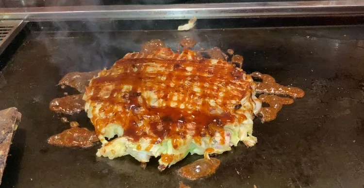 特に面白みのないお好み焼きの画像。面白みはないけど美味しかったです