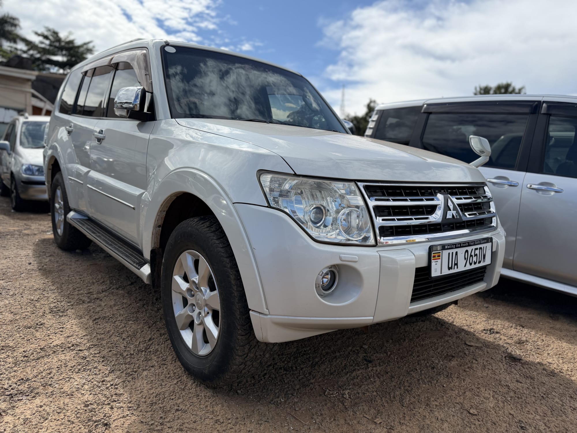 Mitsubishi Pajero thumbnail