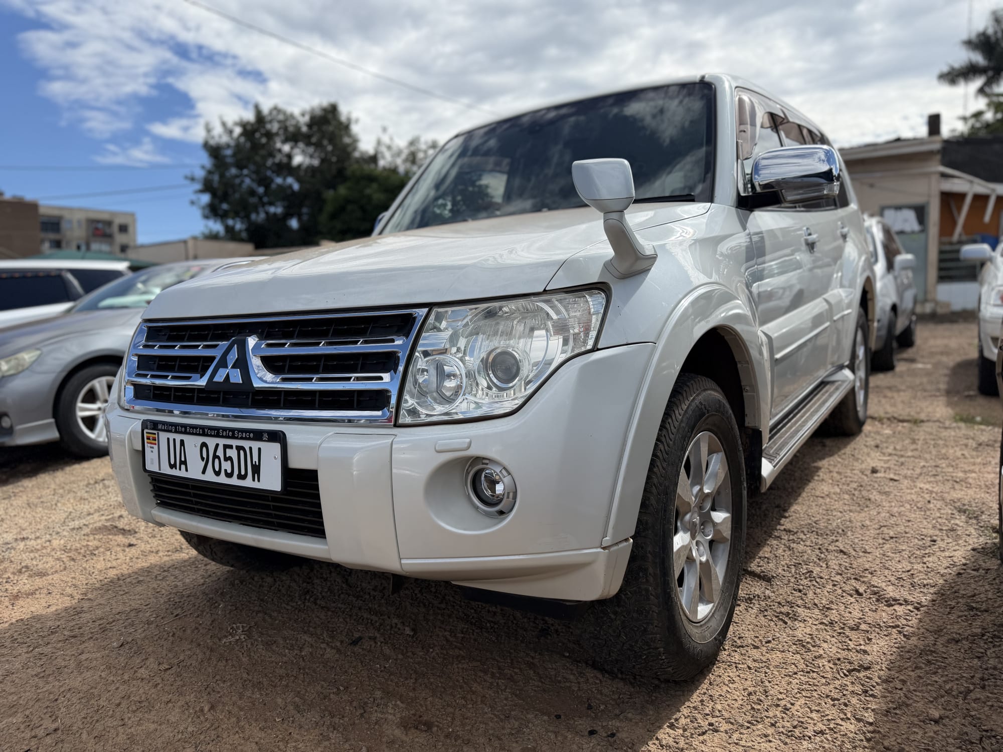 Mitsubishi Pajero thumbnail