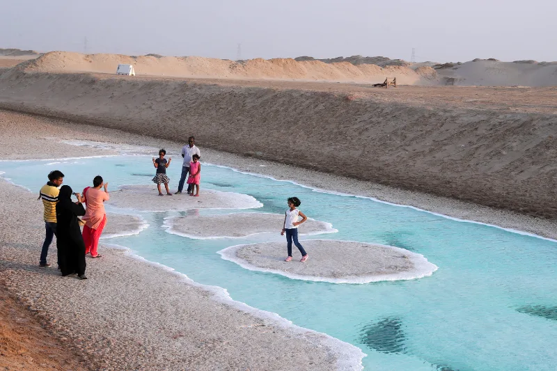 Al Wathba Fossil Dunes and Salt Lake Tour from Abu Dhabi