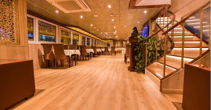Luxury Yacht Dinner Cruise Abu Dhabi Yacht View 4