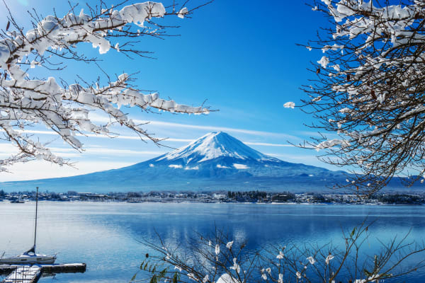 Le mont Fuji en hiver depuis le lac Kawaguchi
