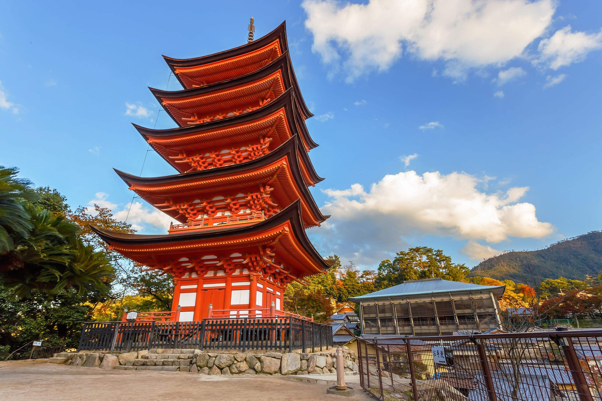 Sur les Chemins Sacrés de Kumano Kodo : Sanctuaires et Sérénité à Kii Katsura