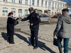 Новочеркасские полицейские присоединились к Всероссийской акции «8 марта в каждый дом»