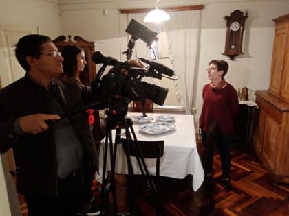 В Доме-музее И. И. Крылова сегодня царила атмосфера съёмочной площадки.