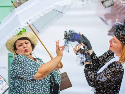 Огромный стилизованный стол смонтируют в Таганроге на «Зонтичное утро»