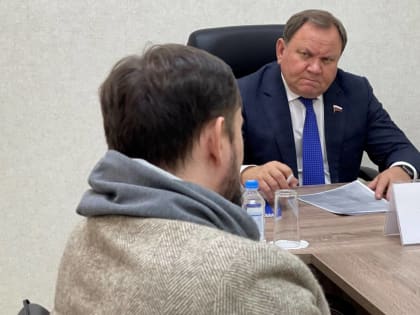 Депутат Виктор Дерябкин обсудил с жителем донской столицы реализацию собственного проекта