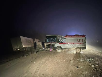 Под Самбеком в массовое ДТП попал автомобиль скорой помощи