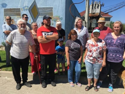 Десятки семей с детьми и стариками под Ростовом оказались без света и воды