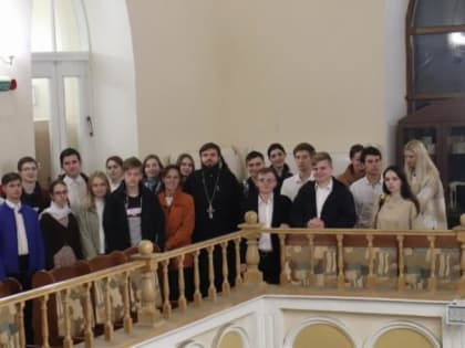 Студенты Донской семинарии посетили с экскурсией синагогу Ростова-на-Дону
