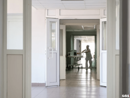 В Каменске попытались выровнять зарплаты медиков. Врачи получили 100 тысяч, а медсестры — 10