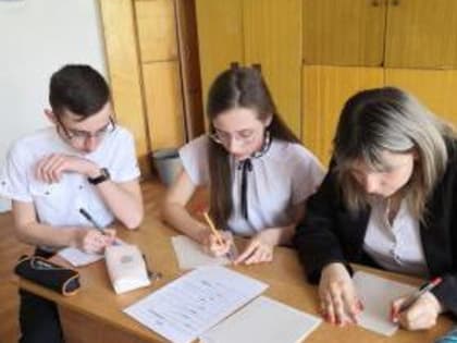 Учащиеся школ Таганрога приняли участие в историческом диктанте, посвященном памяти атамана М.И. Платова