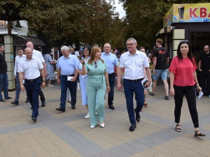 Праздничная улица Шевченко встретила шахтинцев 27 августа фестивалем бизнеса «ШАХТЫ-ФЕСТ»