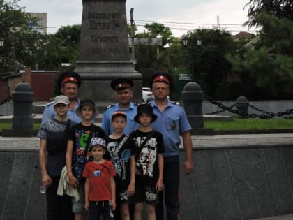 В Таганроге казаки провели экскурсию по историческим местам