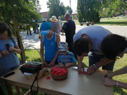 Укрась Матрёшке сарафан