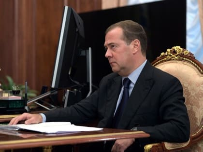 «Эй вы, в Киеве! Они просто животные!»: Медведев резко отреагировал на слова Дуды, что смерть тысяч украинцев на фронте – это малая цена