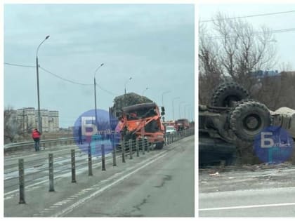 Въезд из Ростова в Батайск перекрыли из-за столкновения большегруза с экскаватором