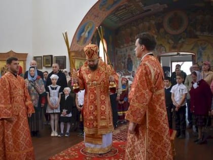 Епископ Волгодонский и Сальский Антоний посетил Нижнежуравский храм