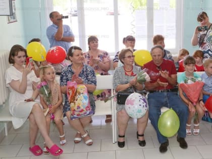 В День защиты детей в Волгодонске торжественно выписали из роддома трех малышей