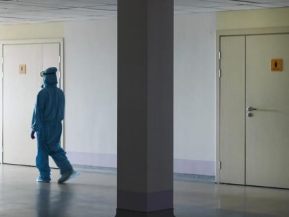 В Роспотребнадзоре заявили, что в России не обнаружен новый вид коронавируса «кракен». На данный момент в стране продолжает доминировать штамм омикрон