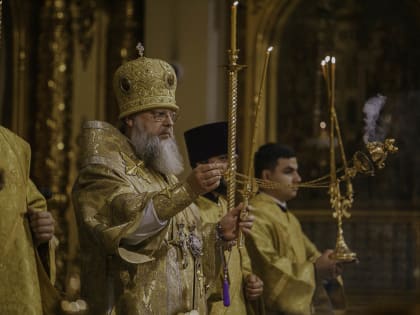 В канун Недели 16-й по Пятидесятнице, по Воздвижении, митрополит Ростовский и Новочеркасский Меркурий совершил всенощное бдение в Ростовском кафедральном соборе