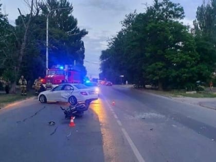 В Ростовской области Mercedes сбил 18-летнего мотоциклиста