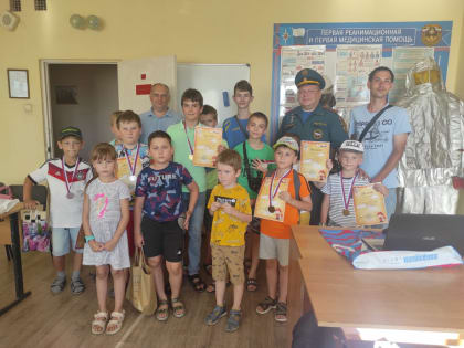 Юные шахматисты из городского клуба "Рыцарь" побывали на необычном спортивном турнире, посвященном 130-летию   Всероссийского добровольного пожарного общества. Благодаря 