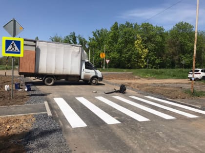 В станице Мишкинской ведется ремонт дороги по улице Мира