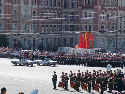 Парад войск Ростовского-на-Дону гарнизона и шествие Бессмертного полка