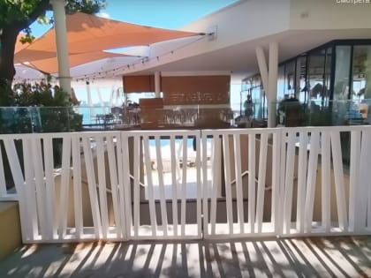 Геленджик снова отличился: вход на пляж оказался закрытым для отдыхающих