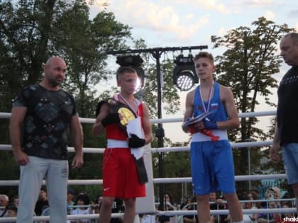 В Шахтах прошел ударный вечер боев «Zа наших»