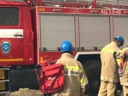 В Ростове в ЗЖМ спасатели эвакуировали 40 человек во время пожара в 9-этажке