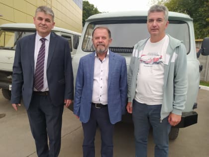 Предприниматели Таганрога передали в зону СВО два УАЗа