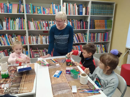 Состоялось очередное занятие по лепке в детской библиотеке Луначарского