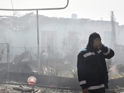 Пожарные искали закатанные в асфальт люки, чтобы потушить пожар на Северном в Ростове