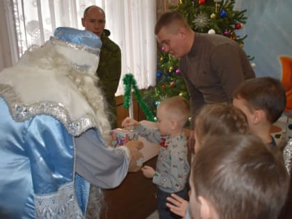 Полицейские Таганрога организовали праздник для малышей