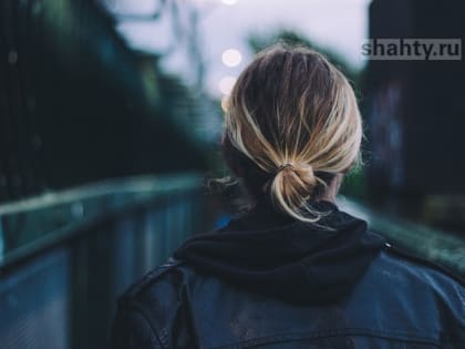 В Шахтах задержали 19-летнюю девушку — закладчицу наркотиков