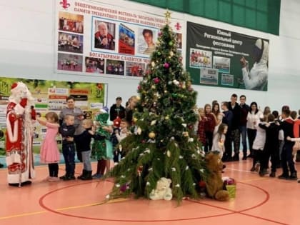 «Единая Россия» в Волгодонске организовала новогодний праздник для детей с ОВЗ