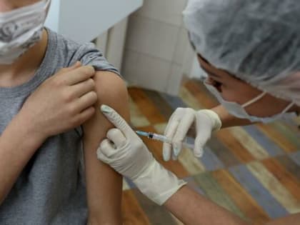 Сотрудники донских предприятий проходят вакцинацию от коронавируса, не отходя от производства