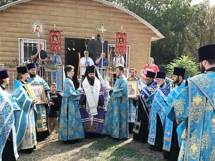 В строящемся храме Донской иконы Божией Матери отметили престольный праздник