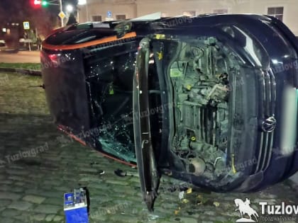 В Новочеркасске водитель каршеринга перевернулся на соборной площади